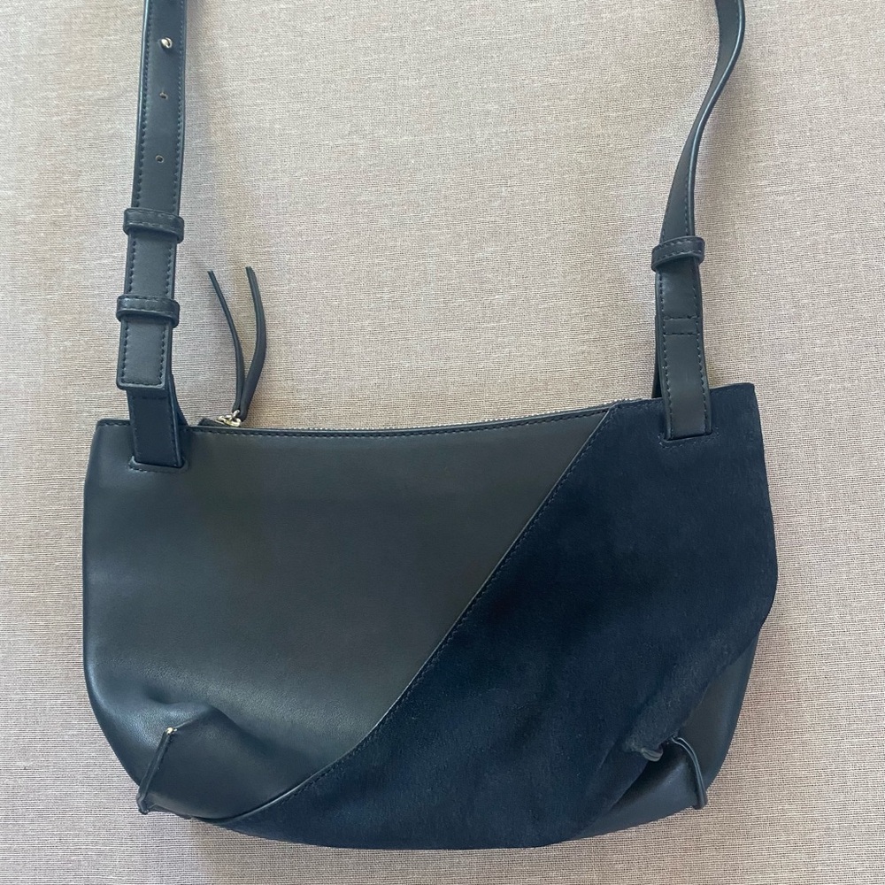 French Connection leather navy purse. - Picture 2 of 10